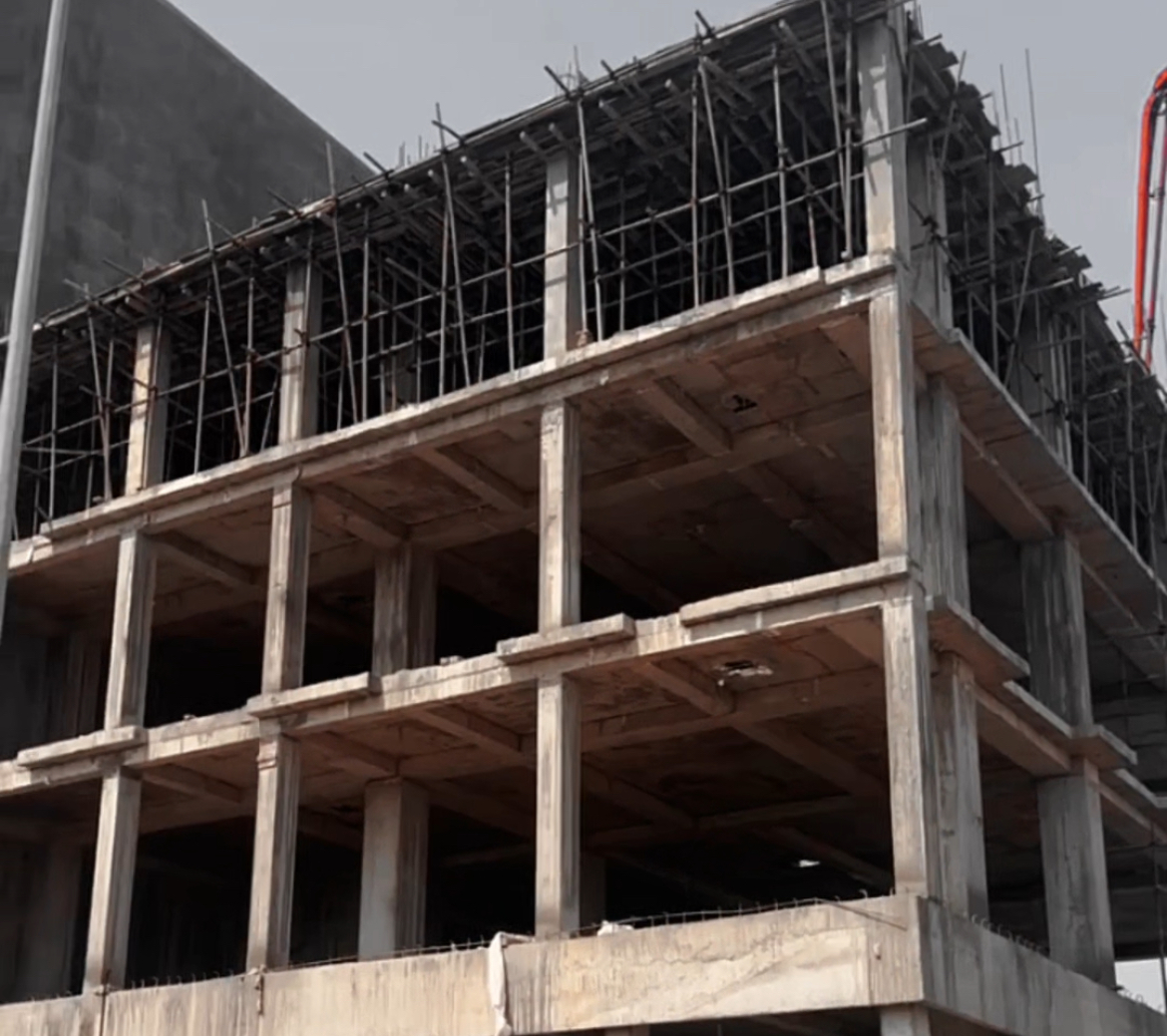 Zee99 Apartments for Sale in Bahria Town Lahore. construction update September 2025, Concrete pouring completed and grey structure delivery targeted for December. A major milestone for investors, residents, and Pakistan’s modern real estate landscape.
